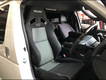 TOYOTA�@�n�C�G�[�X�i2019�N�j�@�Ɂ@RECARO�i���J���j�@SR-7F�@GK100�@BK/SIL�@A/R�^�C�v�@����