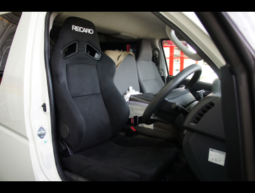 TOYOTA�@�n�C�G�[�X�@4�^�@�i���[�i2013�N�j�@�Ɂ@RECARO�i���J���j�@SR-7F�@KK100�@BK�@A/R�@����