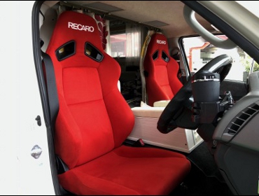 TOYOTA�@�n�C�G�[�X�@200�n�@3�^�@�L�����s���O�@�Ɂ@RECARO�i���J���j�@SR-7F�@KK100�@RED�@�~���E�@����