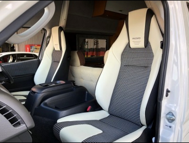 TOYOTA�@�n�C�G�[�X�@���C�h�@�L�����s���O�@�Ɂ@RECARO�i���J���j�@LX-F�@IL110H�@���@�~���E�@����