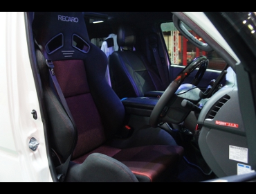 TOYOTA�@�n�C�G�[�X�@200�n�@5�^�i2019�N�j�@�Ɂ@RECARO�i���J���j�@SR-7�@GK100�@BK/RED�@����
