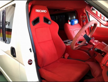 TOYOTA�@�n�C�G�[�X�@TRH200V�i2008�N�j�@�Ɂ@RECARO�i���J���j�@SR-7F�@KK100�@RED�@����