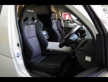 TOYOTA�@�n�C�G�[�X�@200�n�@�Ɂ@RECARO�i���J���j�@SR-7F�@GK100�@BK/SIL�@�V�[�g�q�[�^�[�t���@�~���E�@����
