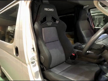 TOYOTA�@�n�C�G�[�X�@4�^�i2015�N�j�@�Ɂ@RECARO�i���J���jSR-7F�@GK100�@BK/SIL�@�V�[�g�q�[�^�[�t���@����