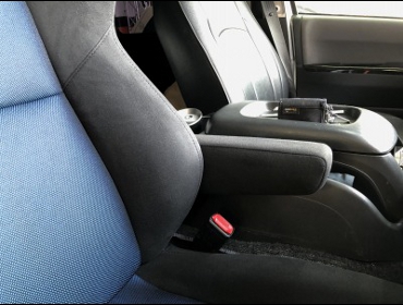 TOYOTA�@�n�C�G�[�X�@�Ɂ@RECARO�i���J���j�@SR-7F�@GK100�@BK/�u���[�@A/R�@����