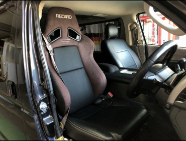 TOYOTA�@�n�C�G�[�X�@TRH200�@�Ɂ@RECARO�i���J���j�@SR-7F�@GU100�@�u���E���@A/R�@����