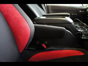 TOYOTA�@200�n�n�C�G�[�X�@�Ɂ@RECARO�i���J���j�@SR-7F�@����@�A�h�o���X�G�G�f�B�V�����@RED�@�A�[�����X�g�t���@����