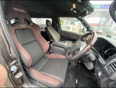 TOYOTA�@�n�C�G�[�X�@200�n�@�Ɂ@RECARO�i���J���j�@SR-7F�@GU100�@�u���E���@����