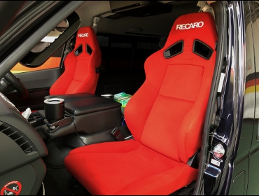 TOYOTA�@�n�C�G�[�X�@�Ɂ@RECARO�i���J���j�@SR-7F�@KK100�@RED�@�~���E�@����