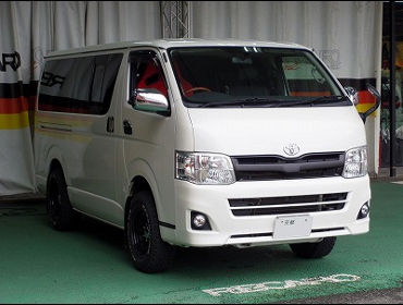 TOYOTA�@�n�C�G�[�X�@3�^�i2009�N�j�@�Ɂ@RECARO�i���J���j�@SR-7F�@KK100�@RED�@�A�[�����X�g�t���@����