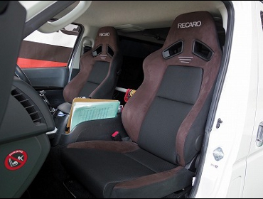 TOYOTA�@�n�C�G�[�X�@4�^�@�Ɂ@RECARO�i���J���j�@SR-7F�@GU100H�@���@A/R�@�~���E�@����