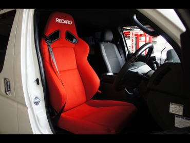 TOYOTA�@�n�C�G�[�X�@200�n�@5�^�@�f�B�[�[���@�i���[�i2020�N�j�@�Ɂ@RECARO�i���J���j�@SR-7F�@KK100�@RED�@����