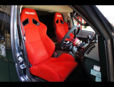 TOYOTA�@�n�C�G�[�X�@THR200V�i2005�N�j�@�Ɂ@RECARO�i���J���j�@SR-7�@KK100�@RED�@���@SR-7F�@KK100�@RED�@����