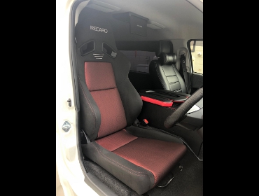 TOYOTA�@�n�C�G�[�X�@�Ɂ@RECARO�i���J���j�@SR-7F�@GK00�@BK/RED�@����