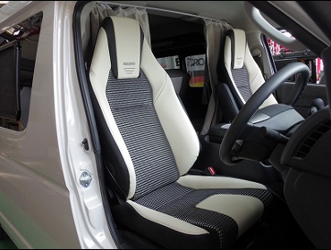 TOYOTA�@�n�C�G�[�X�@TRH214W�@�Ɂ@RECARO�i�ꂩ��j�@LX-F�@IL110H�@A/R�@���@�~���E�@����