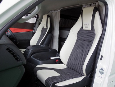 TOYOTA�@�n�C�G�[�X�@TRH214W�@�Ɂ@RECARO�i�ꂩ��j�@LX-F�@IL110H�@A/R�@���@�~���E�@����