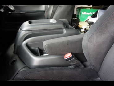 TOYOTA�@�n�C�G�[�X�@�Ɂ@RECARO�i���J���j�@SR-7F�@GU100�@BK�@�A�[�����X�g�t���@�~���E�@����