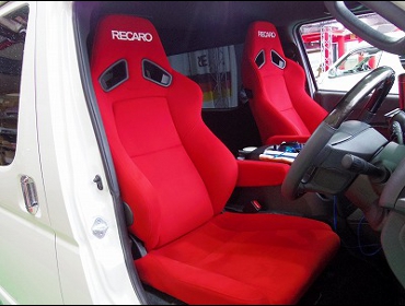 TOYOTA�@�n�C�G�[�X�@GDH201V�@�Ɂ@RECARO�i���J���j�@SR-7F�@KK100�@RED�@�~���E�@����