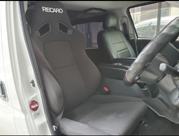 TOYOTA�@�n�C�G�[�X�@�X�[�p�[GL�@�i���[�@TRH200V�@�Ɂ@RECARO�i���J���j�@SR-7F�@KK100�@BK�@����