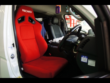 TOYOTA�@200�n�n�C�G�[�X�i2016�N�j�@�Ɂ@RECARO�i���J���j�@SR-7F�@KK100�@RED�@����
