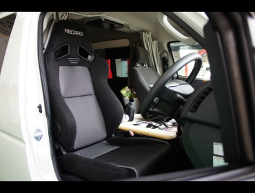 TOYOTA�@�n�C�G�[�X�@�Ɂ@RECARO�i���J���j�@SR-7F�@GK100�@BK/SIL�@A/R�^�C�v�@����