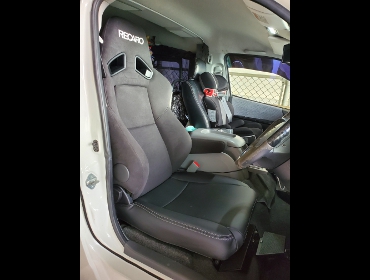 TOYOTA�@�n�C�G�[�X�@�Ɂ@RECARO�i���J���j�@SR-7F�@KK100�@BK�@����