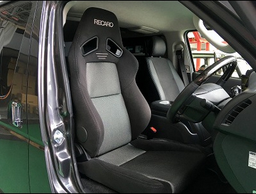 TOYOTA�@�n�C�G�[�X�@�Ɂ@RECARO�i���J���j�@SR-7F�@GK100�@BK/SIL�@A/R�^�C�v�@����