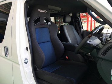 TOYOTA�@�n�C�G�[�X�@�Ɂ@RECARO�i���J���j�@SR-7F�@GK100�@BK/BUL�@����