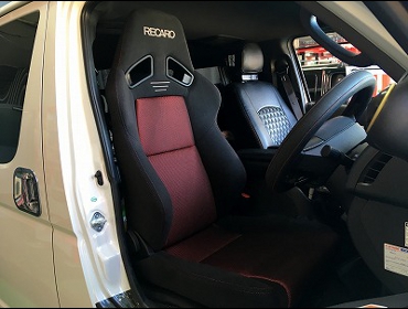 TOYOTA�@�n�C�G�[�X�@200�n�i2019�N7���j�@�Ɂ@RECARO�i���J���j�@SR-7F�@GK100�@BK/RED�@����