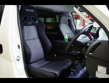 TOYOTA�@�n�C�G�[�XDX�@�Ɂ@RECARO�i���J���i���J���j�@SR-7F�@GK100�@BK/SIL�@����