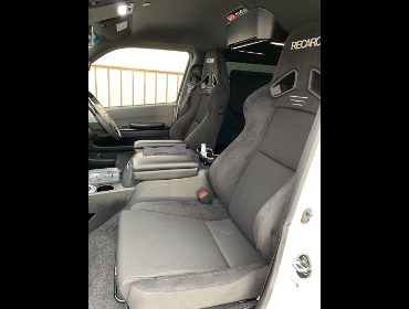 TOYOTA�@�n�C�G�[�X�@TRH200V�@�K�\�����ԁ@�Ɂ@RECARO�i���J���j�@SR-7F�@GU100�@BK�@�~���E�@����