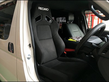 TOYOTA�@200�n�n�C�G�[�X�@�Ɂ@RECARO�i���J���j�@SR-7F�@KK100�@BK�@����