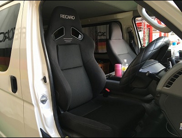 TOYOTA�@�n�C�G�[�X�@TRH200V�@DX�ԁ@�Ɂ@RECARO�i���J���j�@SR-7F�@GK100�@BK/BK�@A/R�@����