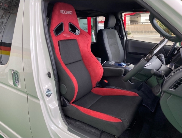 TOYOTA�@200�n�̓C�[�G�X�@�Ɂ@RECARO�i���J���j�@SR-7F�@GK100�@BK/RED�@�A�[�����X�g�t���@����