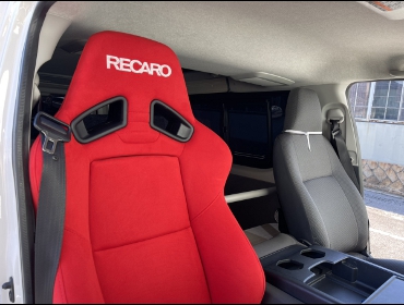 TOYOTA�@�n�C�G�[�X�@�Ɂ@RECARO�i���J���j�@SR-7F�@KK100�@RED�@�V�[�g�q�[�^�[�t��