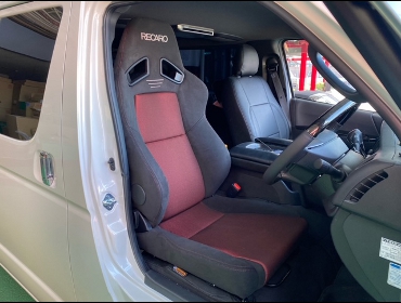 TOYOTA�@�n�C�G�[�X�i2021�N�j�@�Ɂ@RECARO�i���J���j�@SR-7F�@GK100�@BK/RED�@A/R�@����