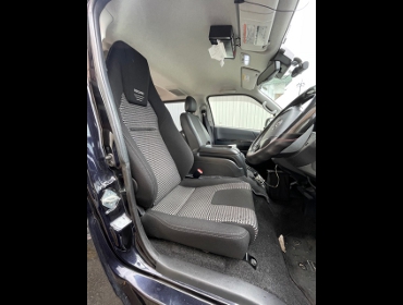 TOYOTA�@�n�C�G�[�X200�n�@5�^�@�Ɂ@RECARO�i���J���j�@LX-F�@IN110�@BK�@����