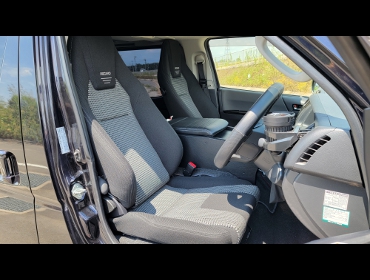 TOYOTA�@�n�C�G�[�X4�^�i2017�N�j�@�Ɂ@RECARO�i���J���j�@LX-F�@IN110�@BK�@�~���E�@����