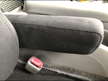 TOYOTA�@�n�C�G�[�X�@KDH200�@�Ɂ@RECARO�i���J���j�@SR-7F�@GK100�@BK/SIL�@A/R�^�C�v�@����