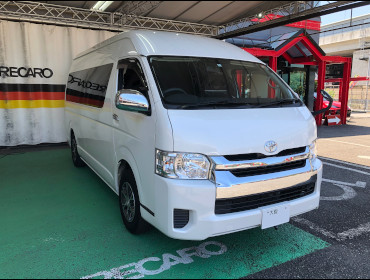 TOYOTA�@200�n�n�C�G�[�X�@�O�����h�L���r���@4�^�iF2�l�|���j�@�Ɂ@RECARO�i���J���j�@SR-7F�@GU100H�@�u���E���@�V�[�g�q�[�^�[�t���@�~���E�@����