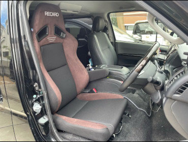 TOYOTA�@200�n�n�C�G�[�X�@�t�g���g2�l�|���i2017�N�j�@�Ɂ@RECARO�i���J���j�@SR-7F�@GU100H�@�u���E���@�V�[�g�q�[�^�[�t���@�A�[�����X�g�t���@����