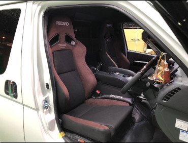 TOYOTA�@�n�C�G�[�X�i2021�N�j�@�Ɂ@RECARO�i���J���j�@SR-7F�@GU100�@�u���E���@�~���E�@����