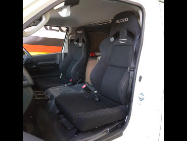 TOYOTA�@�n�C�G�[�X�@4�^�@�i���[�@�f�B�[�[���@�Ɂ@RECARO�i���J���j�@SR-7F�@GK100�@BK/BK�@�V�[�g�q�[�^�[�t���@�~���E�@����