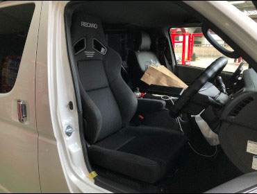 TOYOTA�@�n�C�G�[�X�@6�^�@�f�B�[�[���@�i���[�@�Ɂ@RECARO�i���J���j�@SR-7F�@GK100�@BK�@����