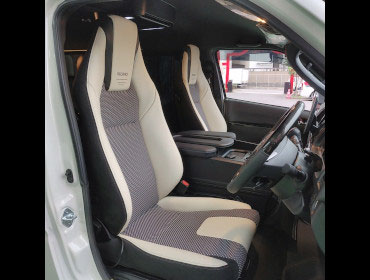 TOYOTA�@�n�C�G�[�X�i2022�N�j�@�Ɂ@RECARO�i���J���j�@LX-F�@WL110H�@���@�~���E�@����