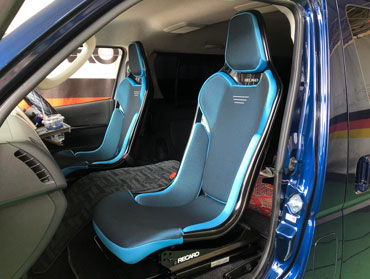 TOYOTA�@200�n�n�C�G�[�X�@6�^�@���C�h�@�K�\�����@�t�����g�Q�l�|���i2021�N�j�@�Ɂ@RECARO�i���J���j�@RCS�@BK�V�F��/�u���[���b�V���@�~���E�@����