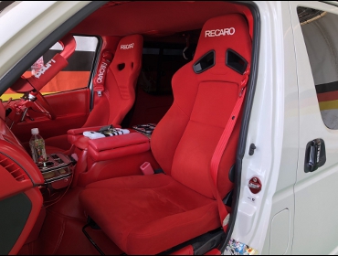 TOYOTA�@�n�C�G�[�X�@TRH200�i2008�N�j�@�Ɂ@RECARO�i���J���j�@RS-GS�@RED�@���@SR-7F�@KK100�@RED�@����