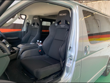 TOYOTA�@�n�C�G�[�X�@7�^�@GDH206V�i2022�N�j�@�Ɂ@RECARO�i���J���j�@SR-7F�@GK100�@BK/BK�@�~���E�@����