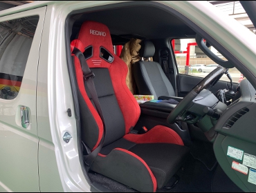 TOYOTA�@�n�C�G�[�X�@200�n�i2020�N�j�@�Ɂ@RECARO�i���J���j�@SR-7 �@GU100H�@RED�@����