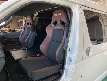 TOYOTA�@�n�C�G�[�X�@���C�h�@TRH216K�i2022�N�j�@�Ɂ@RECARO�i���J���j�@SR-7F�@GU100H�@�u���E���@�V�[�g�q�[�^�[�t���@�~���E�@����